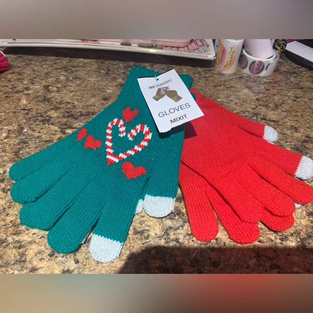 Touchscreen Gloves 2 pack - green and red NWT